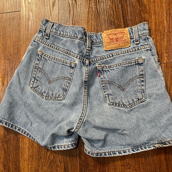 Levi’s shorts - Picture 2 of 5